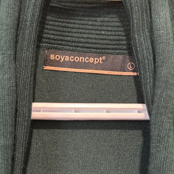 Women’s Cardigan. NWOT - Picture 3 of 3